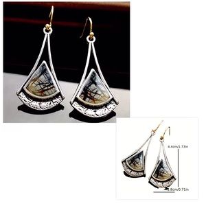 VINTAGE SYNTHETIC EARRINGS